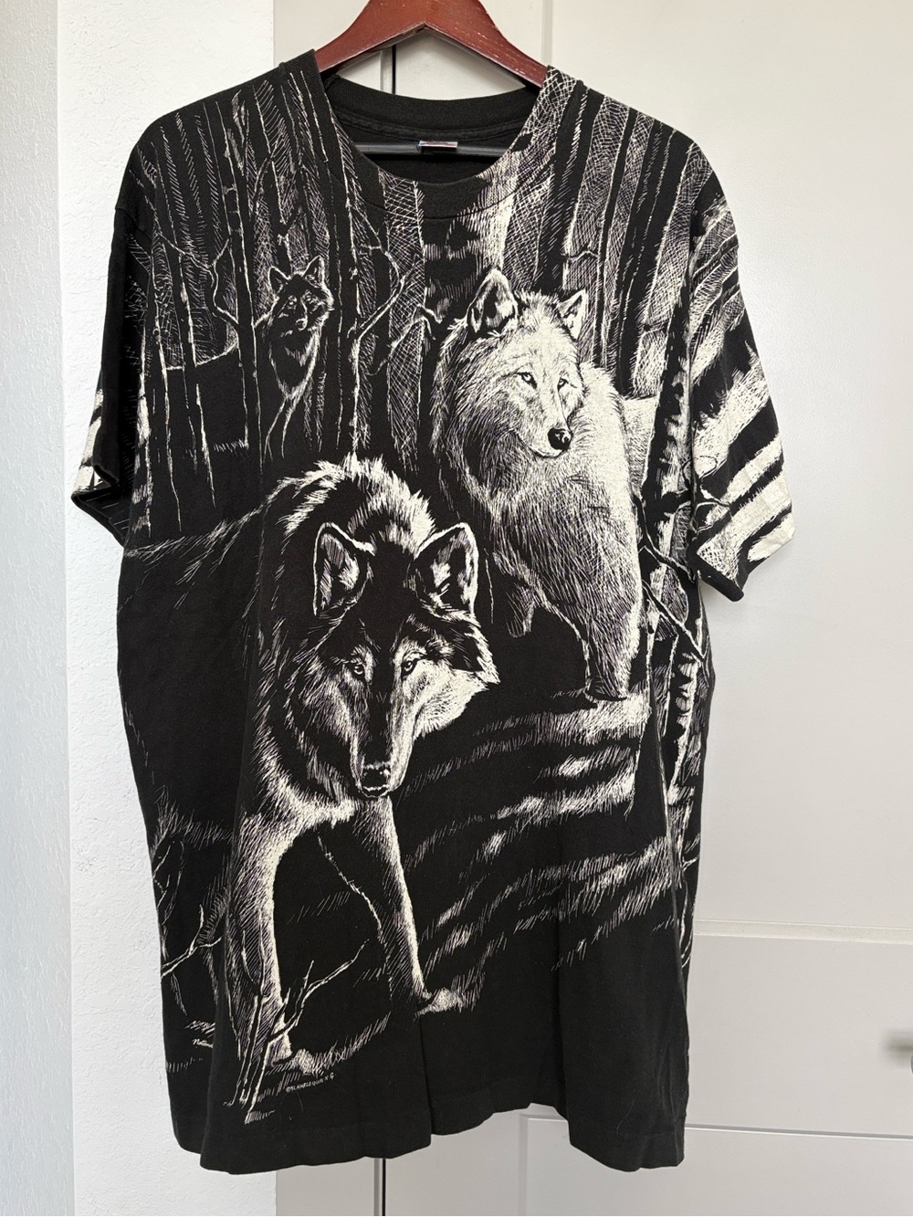 VINTAGE 1992 WOLF PACK ALL OVER PRINT GRAPHIC SHORTS SLEEVE TSHIRT MENS XL